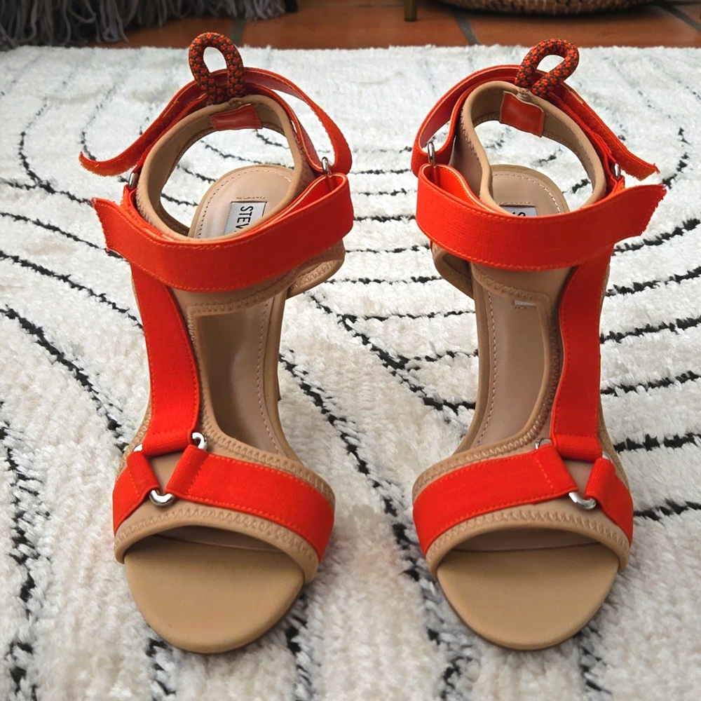 NWOT - Steve Madden Sandals